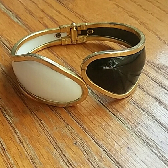 Vintage Black & White Hinge Bracelet - Picture 2 of 4